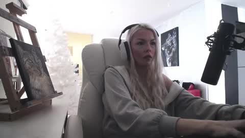 stage Kylie Sinner  brand CLITBAIT online show from 11, 2, 2026