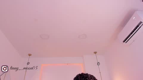 Snapshot of tinymoon_ chatting on 16, 1, 2025 Luna online show from 16, 1, 2025