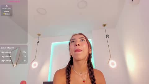 Snapshot of tinymoon_ chatting on 5, 2, 2025 Luna online show from 5, 2, 2025