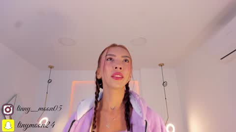 Snapshot of tinymoon_ chatting on 8, 2, 2025 Luna online show from 8, 2, 2025