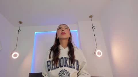 Snapshot of tinymoon_ chatting on 11, 2, 2025 Luna online show from 11, 2, 2025