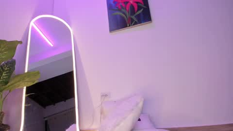 Snapshot of tinymoon_ chatting on 1, 3, 2025 Luna online show from 1, 3, 2025