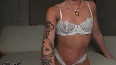 tinytayy online show from 2, 4, 2026