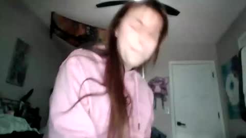 Snapshot of tinytittiexx chatting on 23, 4, 2026 tinytittiexx online show from 23, 4, 2026