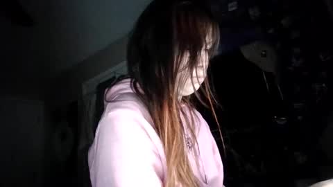 Snapshot of tinytittiexx chatting on 24, 4, 2026 tinytittiexx online show from 24, 4, 2026