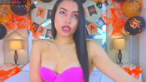 Tiphani Walker online show from 28, 10, 2025