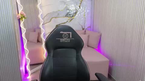 Snapshot of tiphany_tay chatting on 18, 2, 2026 Tiphanyy online show from 18, 2, 2026