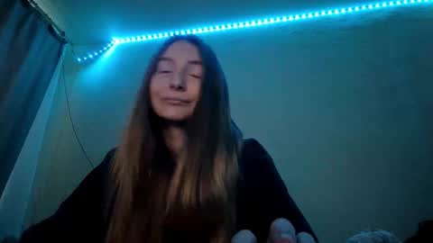 Hi Im Carry 18 years old online show from 19, 11, 2025