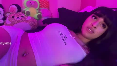 HOTTIE4U online show from 8, 4, 2026