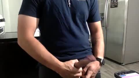 Snapshot of tnich28 chatting on 13, 10, 2025 tnich28 online show from 13, 10, 2025