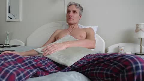 Daniel Bisexual uncut 20cm online show from 1, 3, 2025