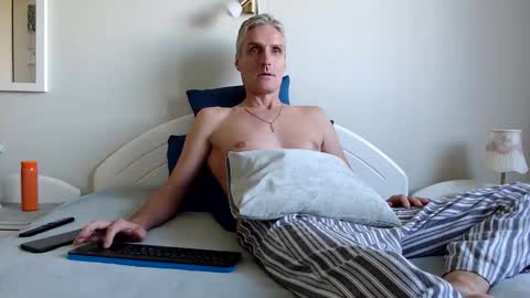 Daniel Bisexual uncut 20cm online show from 11, 10, 2025