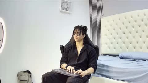 toji lee online show from 2, 11, 2025