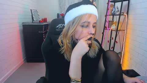 Tolli Moll online show from 28, 12, 2024