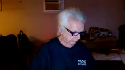 tom112292014 online show from 5, 1, 2025