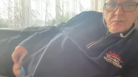 Snapshot of tom6644 chatting on 23, 11, 2025 Tom online show from 23, 11, 2025