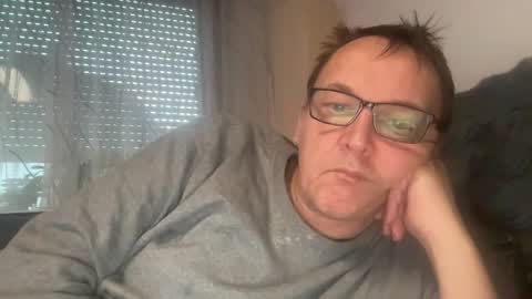 Snapshot of tom6644 chatting on 5, 12, 2025 Tom online show from 5, 12, 2025