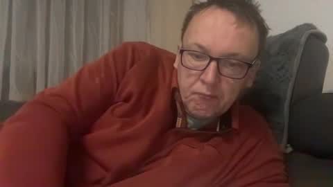 Snapshot of tom6644 chatting on 18, 12, 2025 Tom online show from 18, 12, 2025