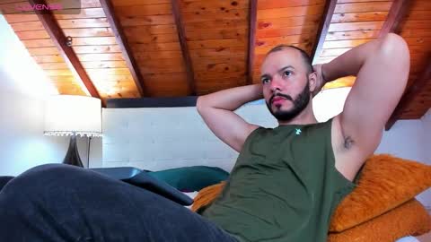 Snapshot of tom_bailey_ chatting on 12, 9, 2025 online show from 12, 9, 2025