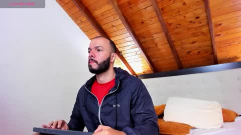 Snapshot of tom_bailey_ chatting on 14, 10, 2025 online show from 14, 10, 2025