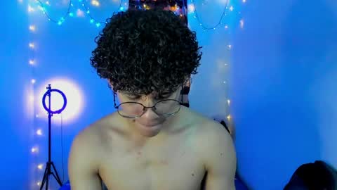 Tom Blue online show from 5, 4, 2026