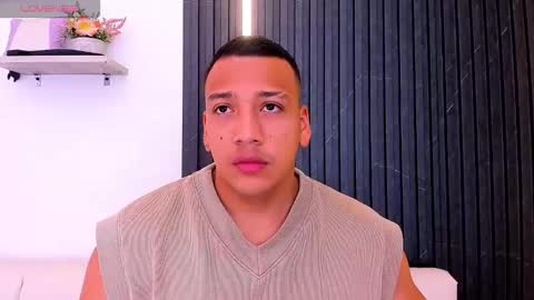 Tom muscle1 online show from 8, 10, 2025