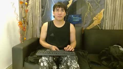 Snapshot of tommy160920 chatting on 14, 11, 2025 tommy160920 online show from 14, 11, 2025