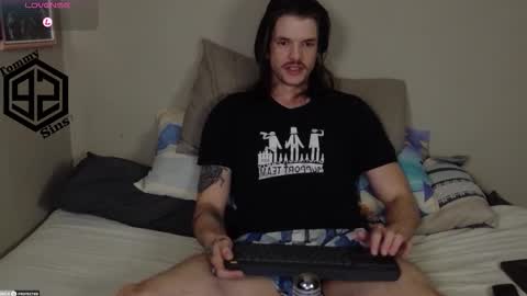 Snapshot of tommy_sins92 chatting on 20, 11, 2025 Tommy Sins online show from 20, 11, 2025