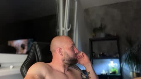 Snapshot of tommyx01 chatting on 5, 6, 2026 Thomas Fit online show from 5, 6, 2026