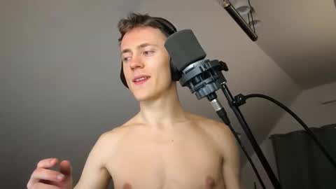 Snapshot of tomtimon11 chatting on 2, 11, 2025 tomtimon11 online show from 2, 11, 2025