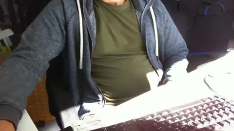 Snapshot of tomtom02029 chatting on 15, 9, 2025 Tom online show from 15, 9, 2025