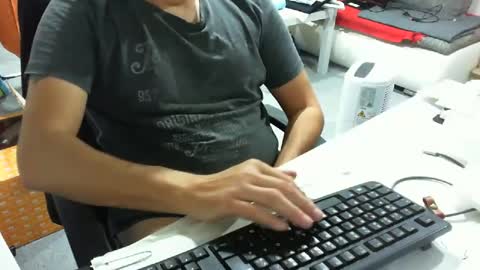 Snapshot of tomtom02029 chatting on 5, 10, 2025 Tom online show from 5, 10, 2025