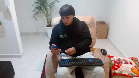 Snapshot of tomy337271 chatting on 17, 12, 2025 tomy337271 online show from 17, 12, 2025