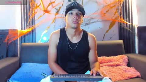 Snapshot of tonnygil chatting on 25, 10, 2025 Tonny online show from 25, 10, 2025