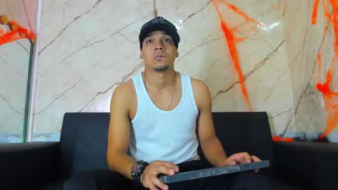 Snapshot of tonnygil chatting on 31, 10, 2025 Tonny online show from 31, 10, 2025