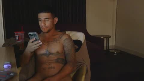 Snapshot of toomuchsmoke chatting on 19, 12, 2024 toomuchsmoke online show from 19, 12, 2024