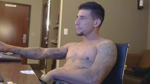 Snapshot of toomuchsmoke chatting on 5, 1, 2025 toomuchsmoke online show from 5, 1, 2025