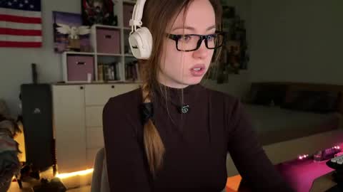 Lina  Next stream January 4  11am UTC 0 online show from 1, 4, 2026