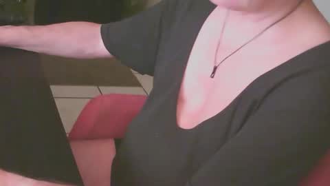 Snapshot of toto983 chatting on 28, 9, 2025 toto983 online show from 28, 9, 2025