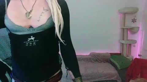 Snapshot of toyboybitchslut chatting on 21, 12, 2024 Patrizia online show from 21, 12, 2024