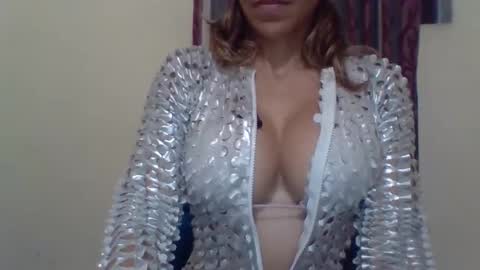 Snapshot of toyita707852490 chatting on 13, 10, 2025 toyita online show from 13, 10, 2025