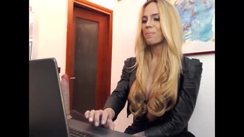 Snapshot of transexy8 chatting on 31, 1, 2025 transexy8 online show from 31, 1, 2025