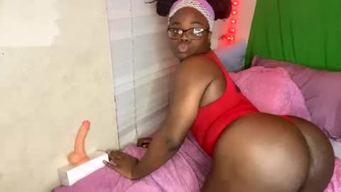 Snapshot of transgirl_omi chatting on 8, 2, 2025 TransDomme Omi online show from 8, 2, 2025