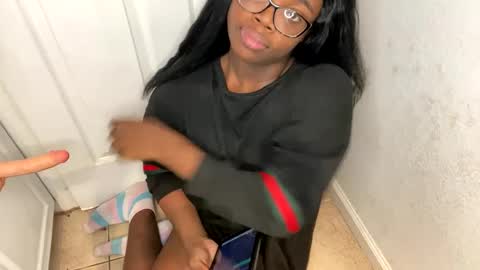 Snapshot of transgirl_omi chatting on 1, 10, 2025 TransDomme Omi online show from 1, 10, 2025