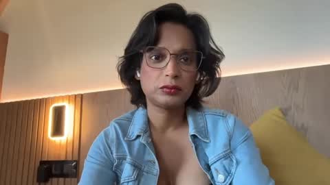 Flor Wilde online show from 16, 5, 2026