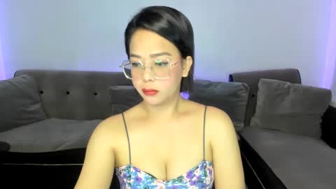 Snapshot of transmanilasue chatting on 5, 3, 2025 Sue online show from 5, 3, 2025