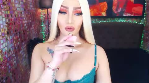 Snapshot of transplayfullolivia chatting on 17, 2, 2025 KYLIE BELLA TS online show from 17, 2, 2025