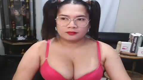 travelergirl online show from 9, 6, 2026