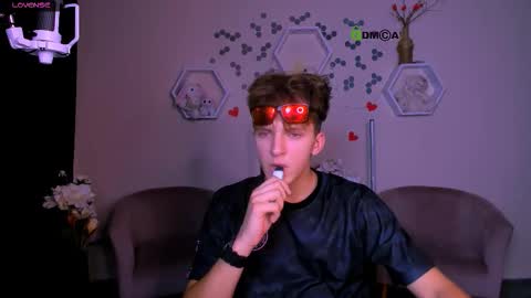 Travis online show from 22, 9, 2025