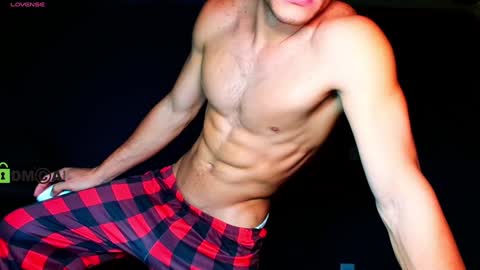 Snapshot of travisdiamonds chatting on 21, 1, 2025 TRAVIS. online show from 21, 1, 2025